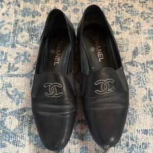CHANEL Black Leather CC Logo Slip-On Flats